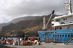 Fähre im Hafen von Furna, Brava, Cabo Verde
